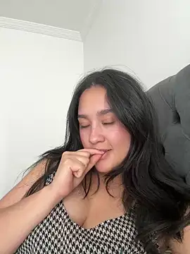 Nina lovi online show from December 8, 2024, 9:30 pm