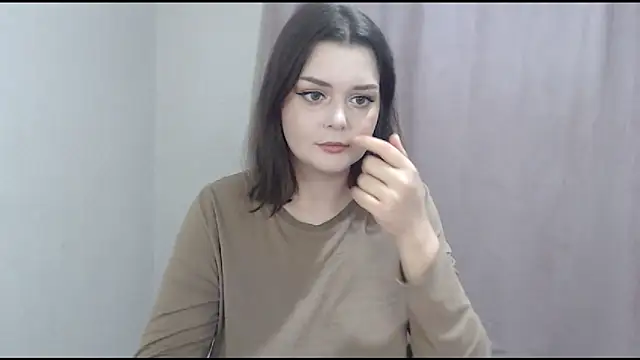 Snapshot of ohhhMie chatting on December 21, 2025, 5:14 pm ohhhMie online show from December 21, 2025, 5:14 pm