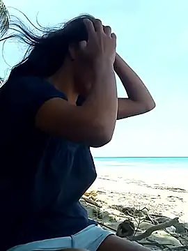 Snapshot of Luna-Natural chatting on September 14, 2025, 4:18 pm Luna-Natural online show from September 14, 2025, 4:18 pm