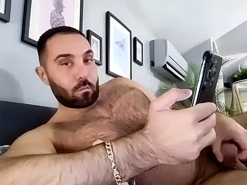 Snapshot of Kallobs chatting on November 25, 2025, 7:36 pm Kallobs online show from November 25, 2025, 7:36 pm