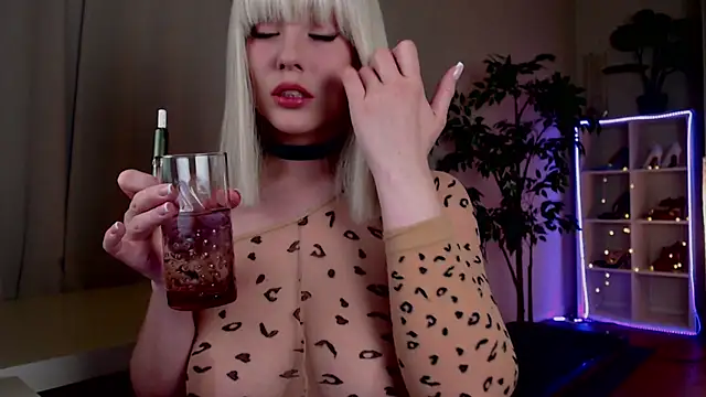 Queensy Sins online show from May 16, 2026, 3:44 pm