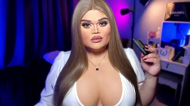 Snapshot of KarolinaThompson chatting on December 22, 2024, 12:27 pm KarolinaThompson online show from December 22, 2024, 12:27 pm