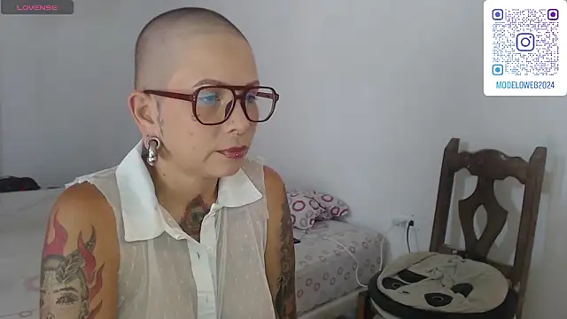 Snapshot of moon_cat85 chatting on January 23, 2025, 6:03 pm moon cat85 online show from January 23, 2025, 6:03 pm