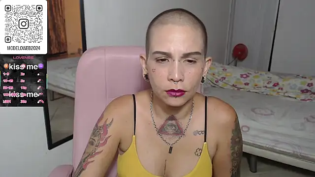 Snapshot of moon_cat85 chatting on March 4, 2025, 1:12 am moon cat85 online show from March 4, 2025, 1:12 am