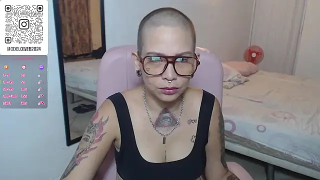 Snapshot of moon_cat85 chatting on March 3, 2025, 1:28 am moon cat85 online show from March 3, 2025, 1:28 am