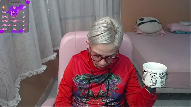 Snapshot of moon_cat85 chatting on July 8, 2026, 1:23 pm moon cat85 online show from July 8, 2026, 1:23 pm