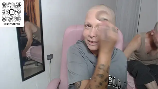 Snapshot of moon_cat85 chatting on February 17, 2025, 10:49 pm moon cat85 online show from February 17, 2025, 10:49 pm