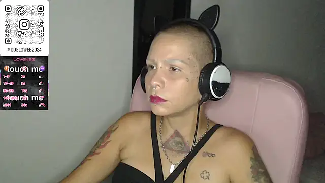 Snapshot of moon_cat85 chatting on March 6, 2025, 4:41 am moon cat85 online show from March 6, 2025, 4:41 am