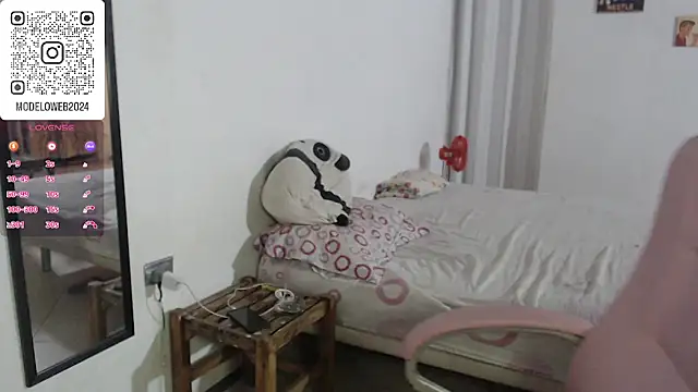 Snapshot of moon_cat85 chatting on March 21, 2025, 12:51 am moon cat85 online show from March 21, 2025, 12:51 am