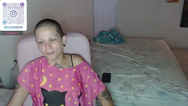 Snapshot of moon_cat85 chatting on February 6, 2025, 5:30 pm moon cat85 online show from February 6, 2025, 5:30 pm