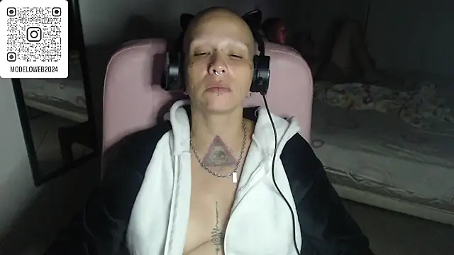 Snapshot of moon_cat85 chatting on March 8, 2025, 6:43 am moon cat85 online show from March 8, 2025, 6:43 am