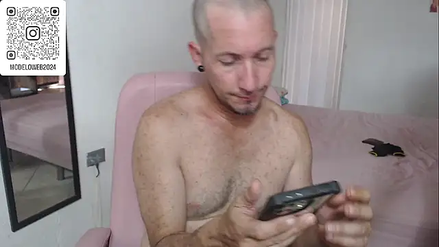 Snapshot of moon_cat85 chatting on February 18, 2025, 6:26 pm moon cat85 online show from February 18, 2025, 6:26 pm