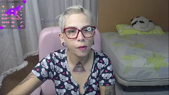 Snapshot of moon_cat85 chatting on July 15, 2026, 12:01 pm moon cat85 online show from July 15, 2026, 12:01 pm