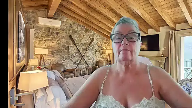 GrannyChrissy68 online show from December 21, 2025, 2:41 pm