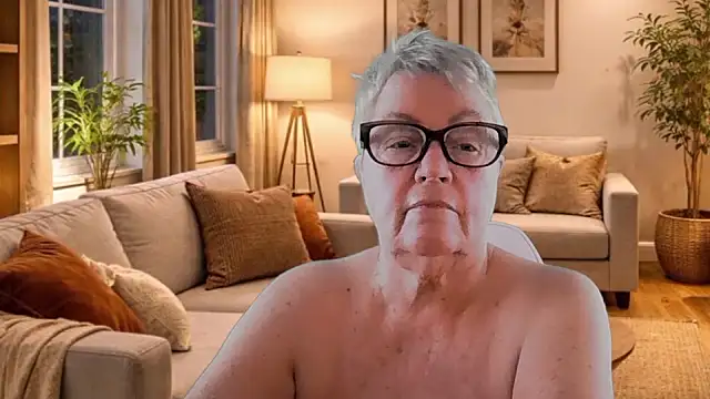 GrannyChrissy68 online show from January 5, 2026, 5:49 pm
