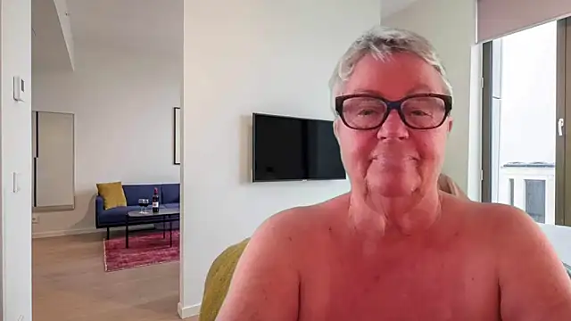 Snapshot of GrannyChrissy68 chatting on May 4, 2026, 2:20 pm GrannyChrissy68 online show from May 4, 2026, 2:20 pm