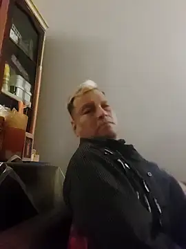 gayphotograper online show from October 28, 2025, 8:08 pm