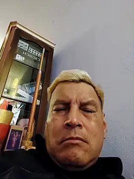 gayphotograper online show from November 16, 2025, 8:24 pm