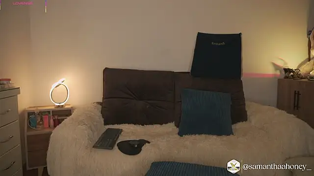 samanthaa  online show from March 10, 2026, 11:42 pm