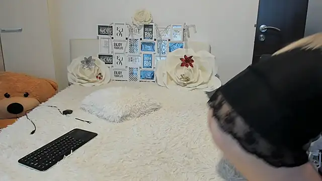 sweetemy4u online show from December 14, 2025, 1:39 pm