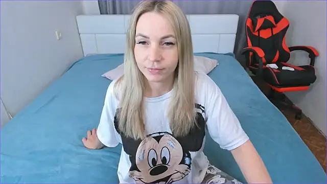 Snapshot of DreamGirl225 chatting on October 20, 2025, 7:20 am DreamGirl225 online show from October 20, 2025, 7:20 am