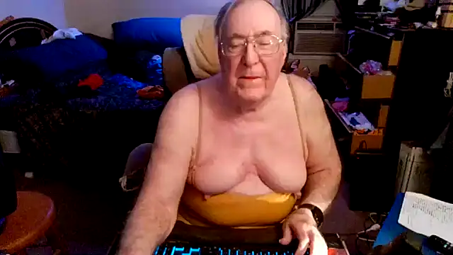 Snapshot of Toastir chatting on November 7, 2025, 10:46 pm Toastir online show from November 7, 2025, 10:46 pm