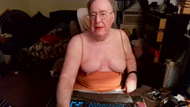 Snapshot of Toastir chatting on December 17, 2025, 11:43 pm Toastir online show from December 17, 2025, 11:43 pm