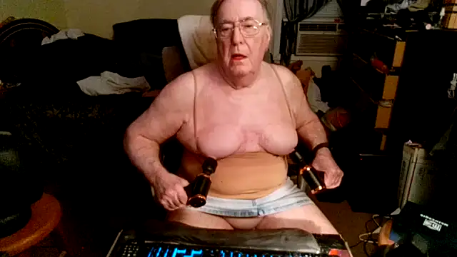 Snapshot of Toastir chatting on November 6, 2025, 9:41 pm Toastir online show from November 6, 2025, 9:41 pm