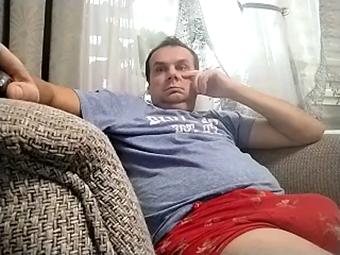 Snapshot of grzes19763 chatting on December 3, 2025, 12:37 pm grzes19763 online show from December 3, 2025, 12:37 pm