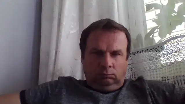 Snapshot of grzes19763 chatting on June 1, 2026, 9:42 am grzes19763 online show from June 1, 2026, 9:42 am