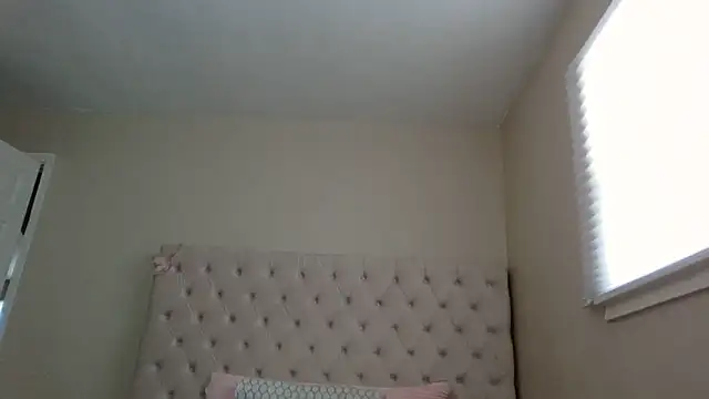 Snapshot of beautylovess chatting on December 15, 2025, 6:14 pm beautylovess online show from December 15, 2025, 6:14 pm