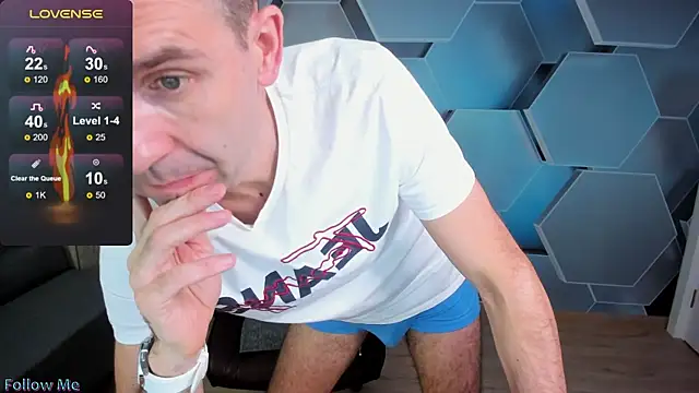 SteveTiger online show from November 19, 2025, 11:21 am