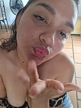 Snapshot of blerstefan1 chatting on November 10, 2025, 3:28 pm blerstefan1 online show from November 10, 2025, 3:28 pm