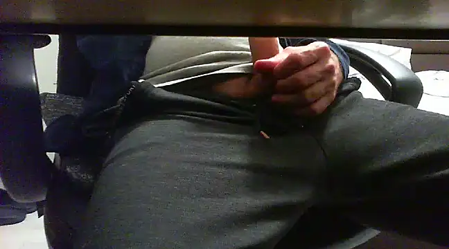 Snapshot of pasiuni chatting on December 18, 2024, 9:51 pm pasiuni online show from December 18, 2024, 9:51 pm