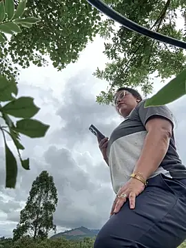 Ixchel Anaid online show from October 31, 2025, 2:24 pm