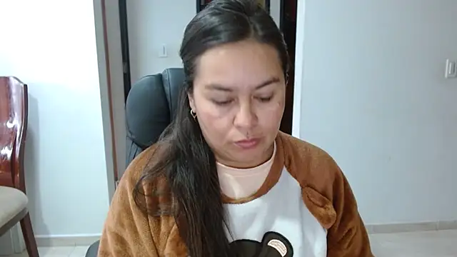 Ixchel Anaid online show from December 2, 2025, 1:13 pm