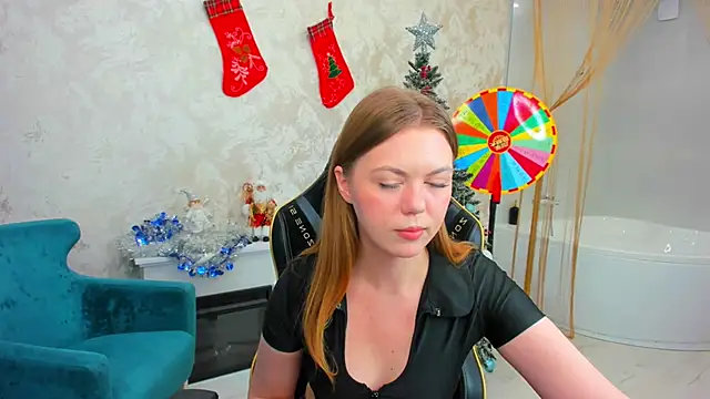 Strawberrye online show from December 21, 2025, 3:30 am