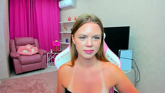 Strawberrye online show from February 3, 2026, 3:26 am