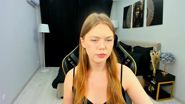 Snapshot of Strawberrye chatting on November 11, 2025, 3:45 am Strawberrye online show from November 11, 2025, 3:45 am