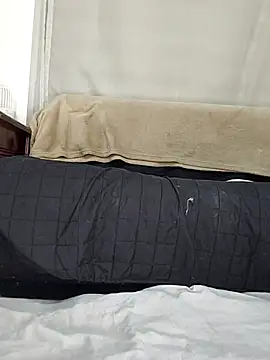 Snapshot of estrella_tasty chatting on October 24, 2025, 1:15 am estrella tasty online show from October 24, 2025, 1:15 am