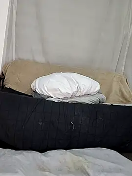 Snapshot of estrella_tasty chatting on October 21, 2025, 11:37 pm estrella tasty online show from October 21, 2025, 11:37 pm