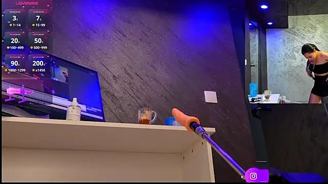 im-your-lovee online show from April 13, 2026, 6:17 am