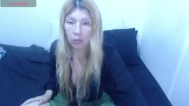 Dulce-Bella online show from February 8, 2026, 3:54 pm