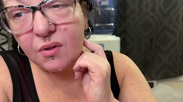 Snapshot of Miss_Phat_Booty chatting on January 19, 2025, 3:39 am Miss Phat Booty online show from January 19, 2025, 3:39 am