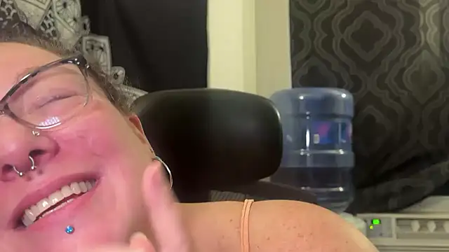 Snapshot of Miss_Phat_Booty chatting on October 7, 2025, 1:28 am Miss Phat Booty online show from October 7, 2025, 1:28 am