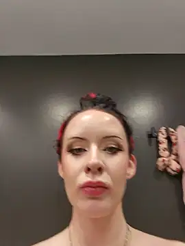 EVILYN online show from March 8, 2025, 2:23 am