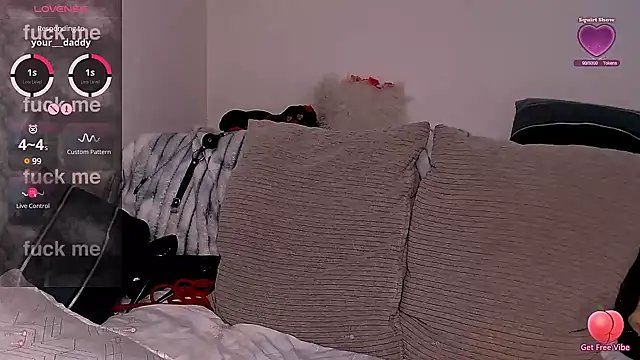 Snapshot of UrNaughtyGfMilf chatting on March 15, 2025, 7:09 am UrNaughtyGfMilf online show from March 15, 2025, 7:09 am