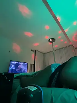 Snapshot of WetLipps12 chatting on December 31, 2024, 6:37 am WetLipps12 online show from December 31, 2024, 6:37 am