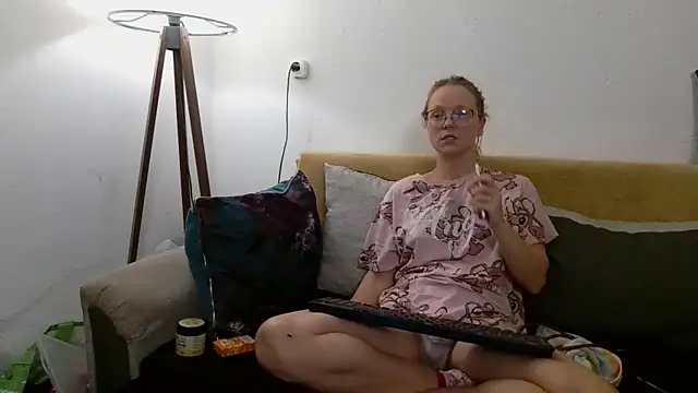 little-leni online show from November 4, 2025, 8:01 pm