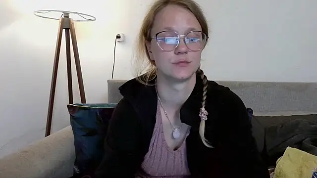 little-leni online show from April 11, 2026, 8:45 pm